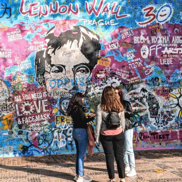 Die John-Lennon-Mauer in Prag – Lohnt sich das?